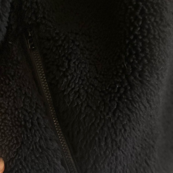 ALO Yoga Black Foxy Sherpa Zip Jacket, size M - Picture 12 of 12